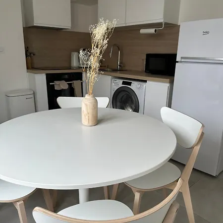 Les Lotus - Joli F2 Renove *